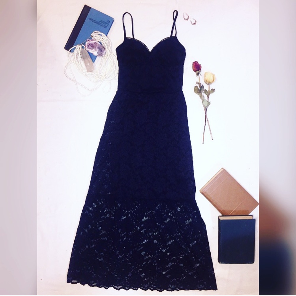 Spanish Siren vintage lace dress 🌹